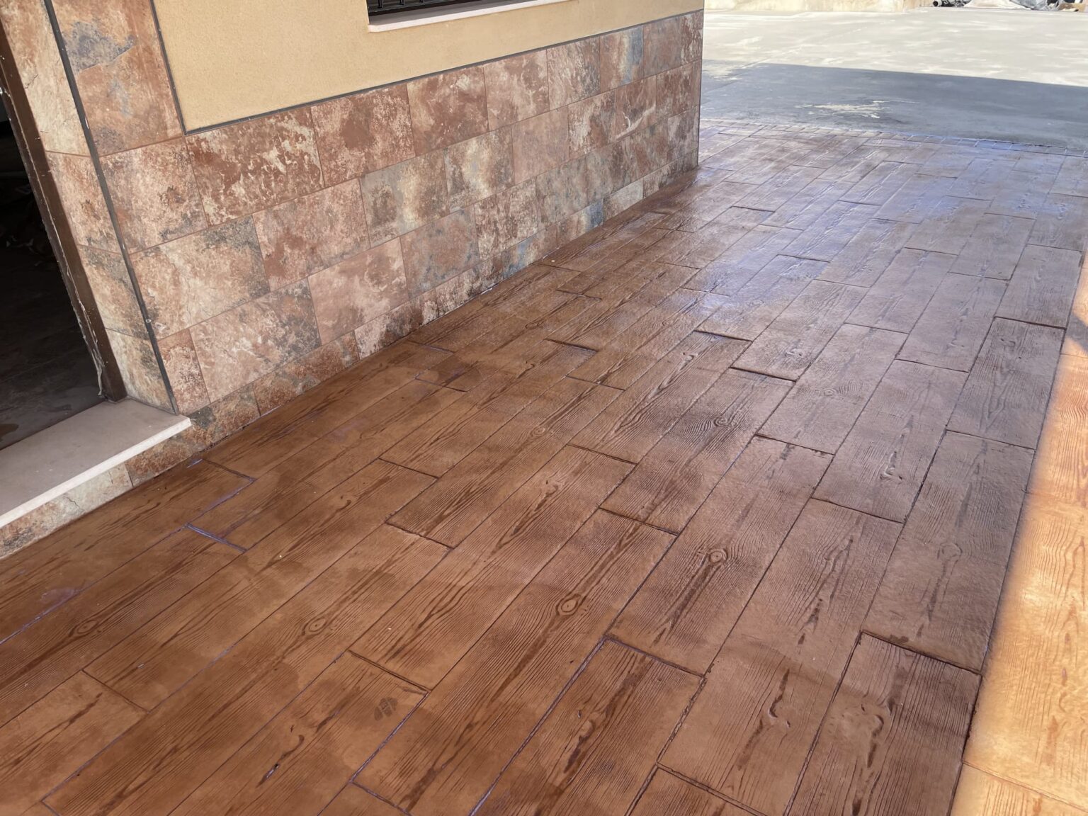 Aplicamos el pavimento en todo tipo de espacios: Garajes Terrazas Piscinas Paseos y aceras Aparcamientos Almacenes Oficinas Villas Tiendas Edificios industriales Y más