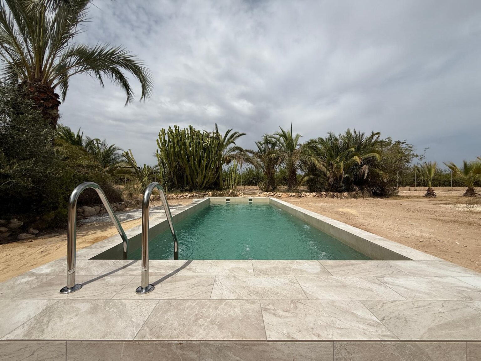 Instalación de piscinas de fibra de vidrio autoinstalables en casas y chalets en Murcia, Molina de Segura, Cartagena…